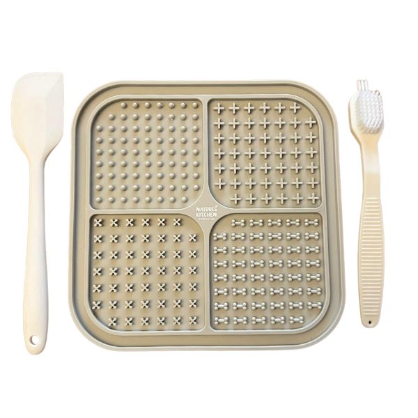 נייצר קיצן סט משטח ליקוק + מרית ומברשת ניקוי Nature's Kitchen