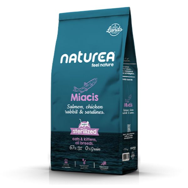 נטוראה חתולים בוגרים וגורים סלמון, עוף, ארנבת, וסרדינים סטרלייז 100% רכיבים טבעיים - 5.5 ק"ג