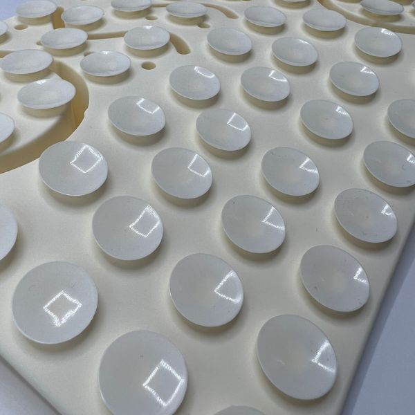 נייצר קיצן משטח האכלה וליקוק אינטראקטיבי Nature's Kitchen - שמנת