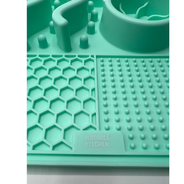 נייצר קיצן משטח האכלה וליקוק אינטראקטיבי Nature's Kitchen - טורקיז